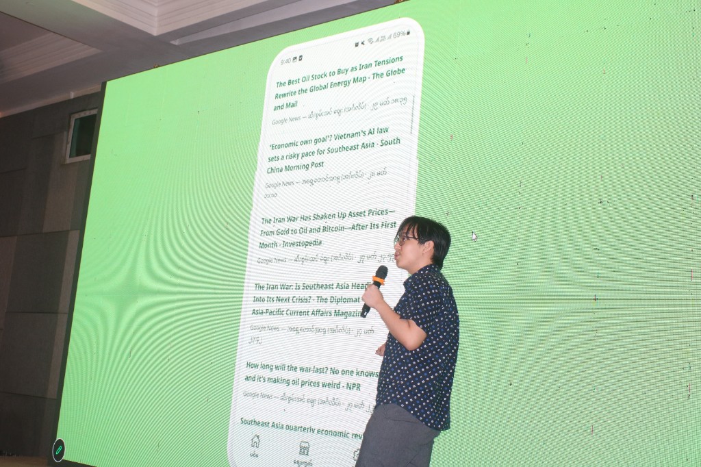Kaung Pyae Htet presenting at hackathon stage